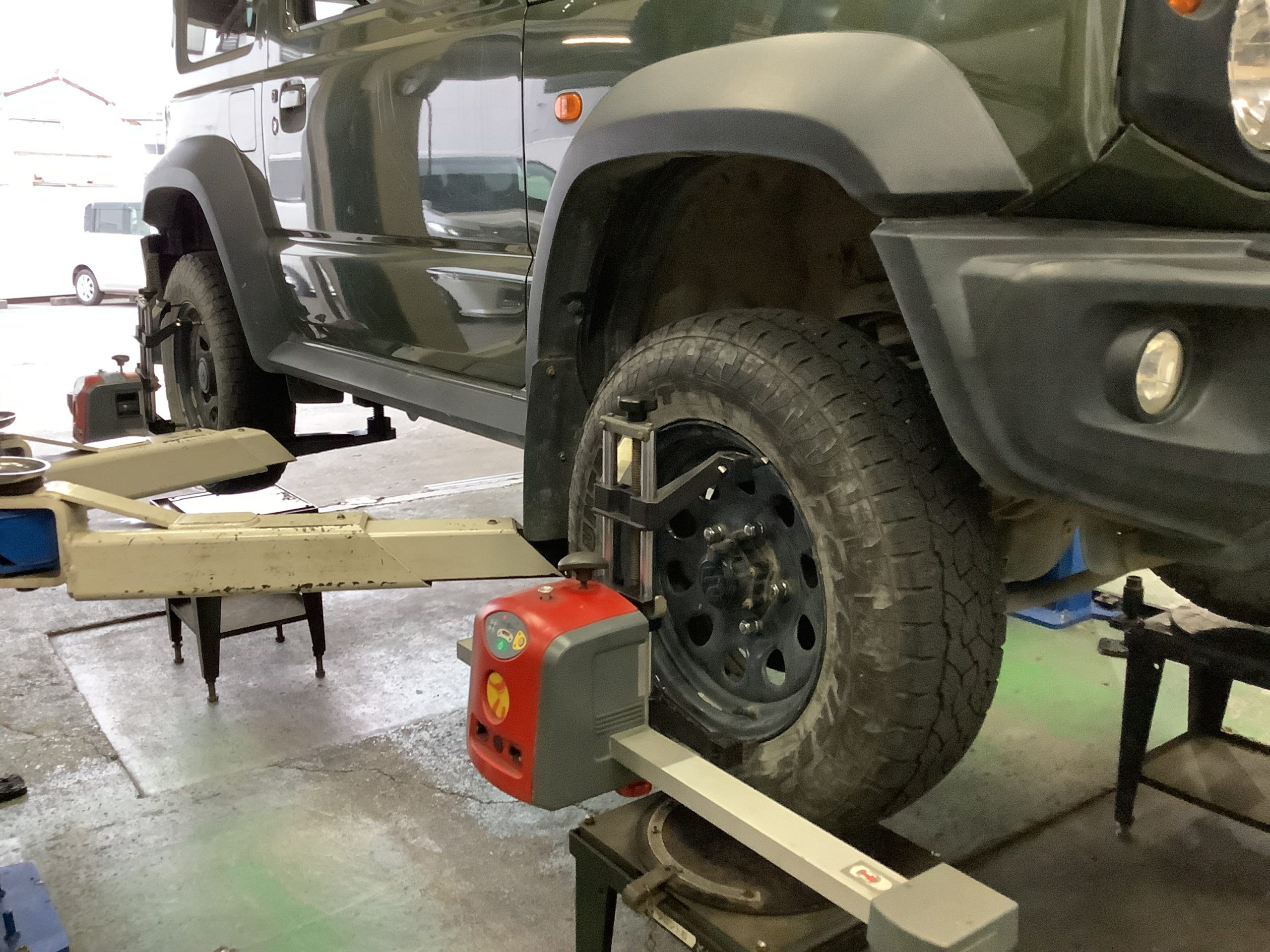 シエラ＿アライメント調整｜藤枝市カーリース専門店ならフラット７藤枝